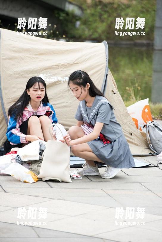 魔镜街拍 - 捣蛋小子萌宝儿在哈哈镜前的欢乐，包臀裙肉丝图片合集
