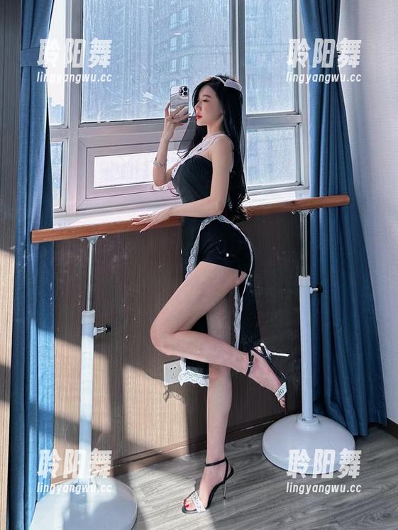 微密圈 - 白天黎允熙baby，晚上黑丝睡裙，图库里的我们都爱这个神奇的切换！
